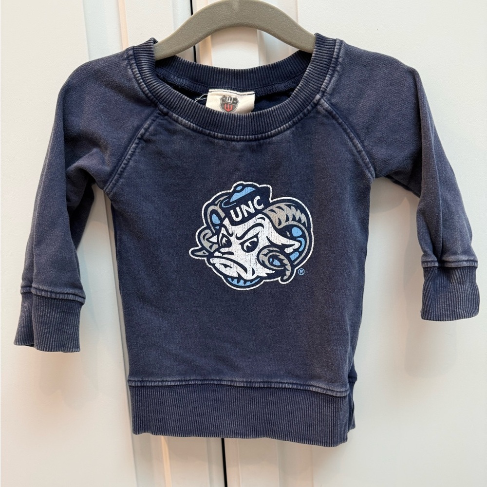 UNC Chapel Hill 6M Sweatshirt Long Sleeve